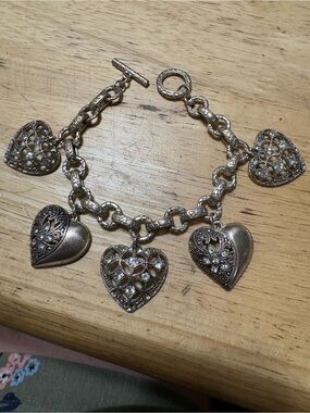 B1 - Gorgeous Chunky  Silver Heart Charm Toggle Bracelet